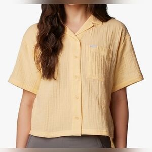 COLUMBIA Women's Holly Hideaway Breezy Short Sleeve Top - Size M - Yellow (NWT)
